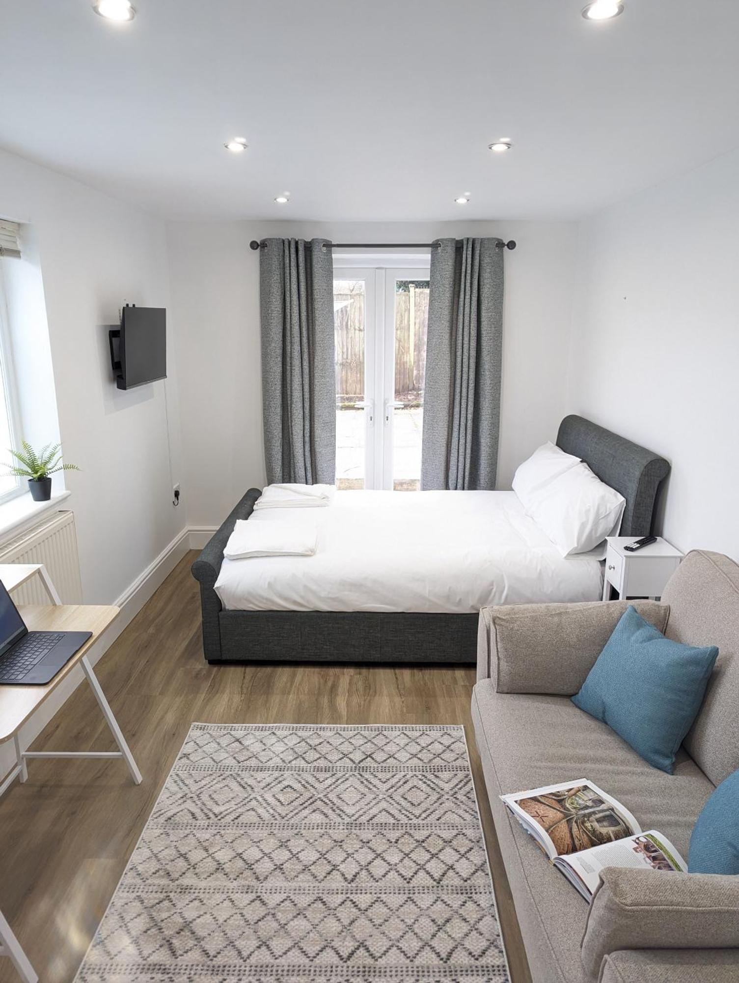 Swan Lake Lodge & Free Parking Cardiff Luaran gambar
